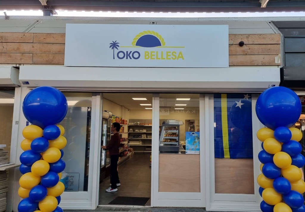 Gevel van Toko Bellesa aan Hof van Spaland in Schiedam
